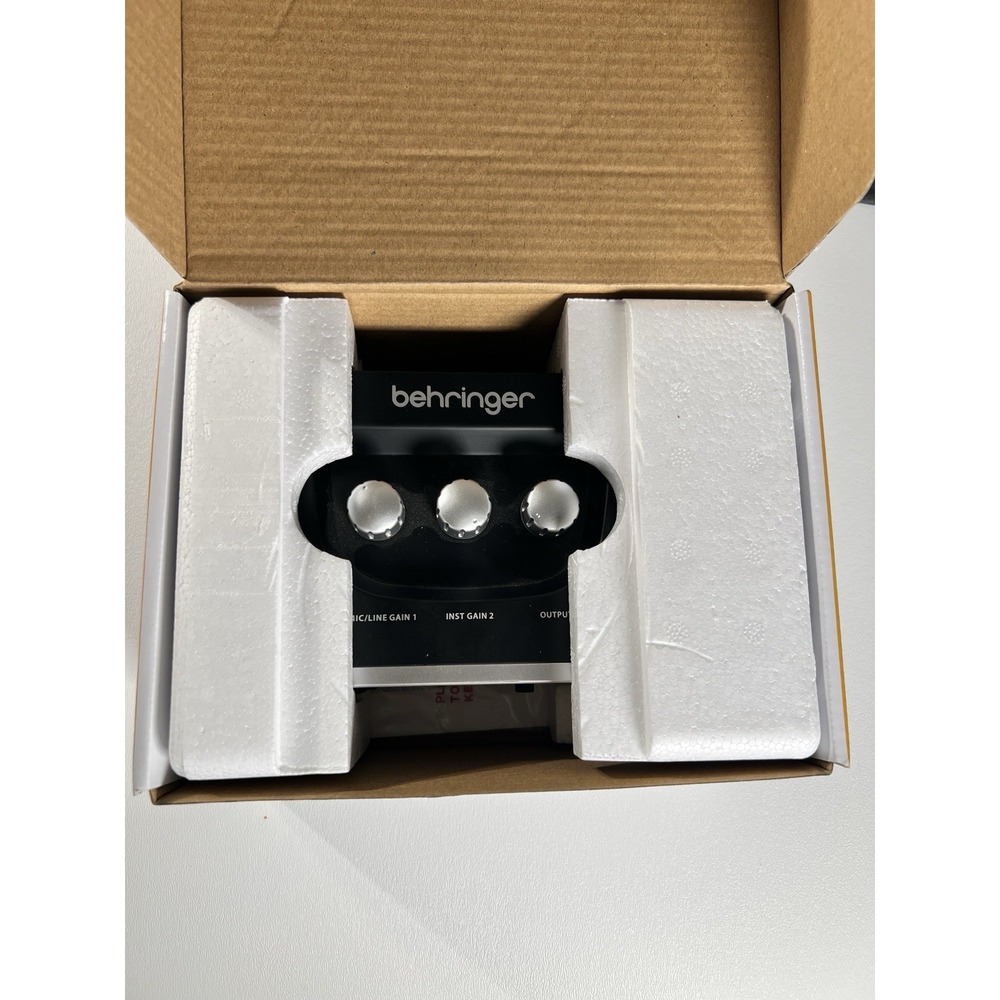 Behringer U-PHORIA UM2 Single Channel Audio Interface - Black - Picture 3 of 5